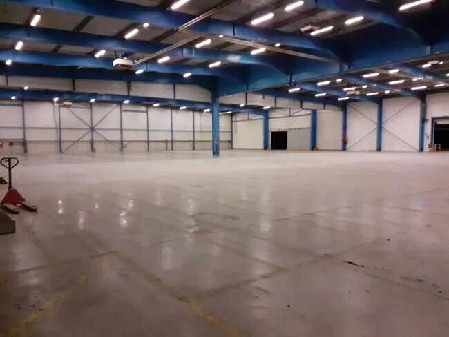 Plus de détails pour Bureau, Industriel/Logistique à louer