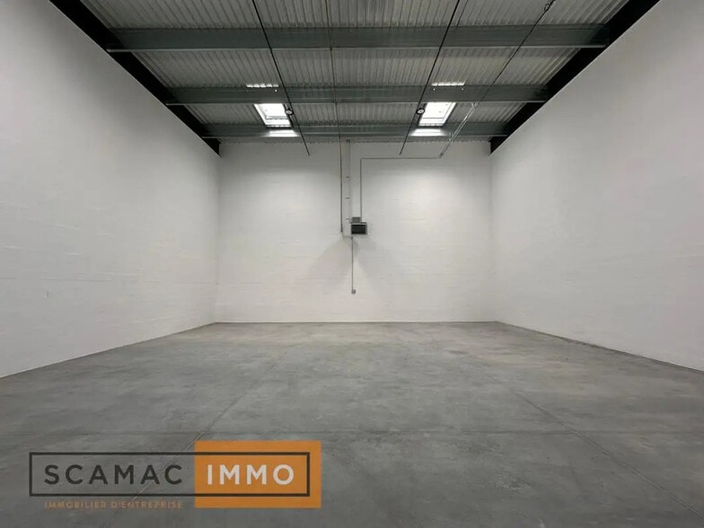 Bureau dans Corbeil-Essonnes à louer - Photo de l’immeuble – Image 3 sur 7