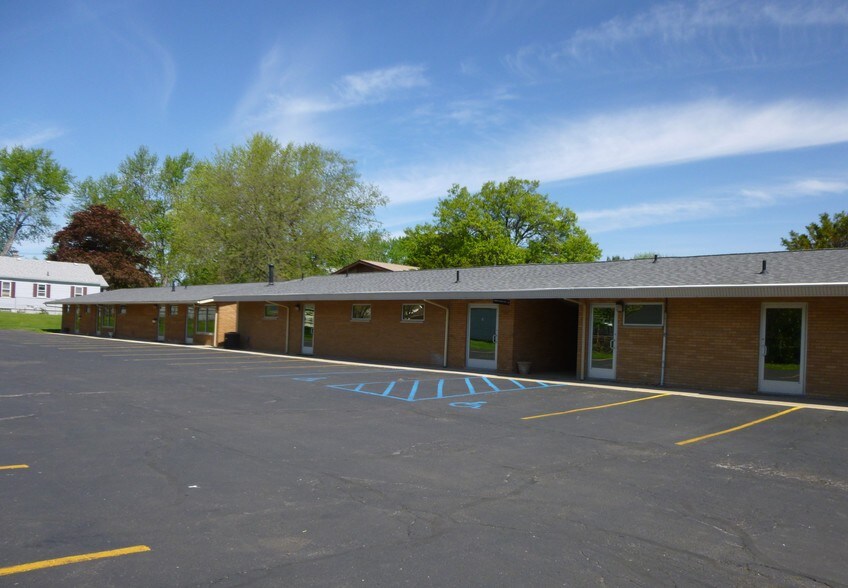 721 N Macomb St, Monroe, MI à louer - Photo de l’immeuble – Image 3 sur 5