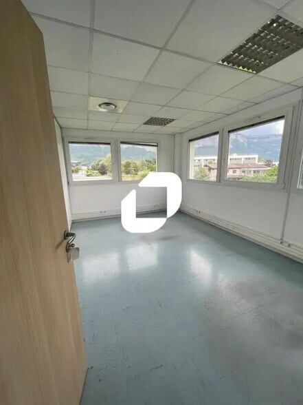 115 Rue Louis Néel, Crolles à louer - Photo de l’immeuble – Image 3 sur 13