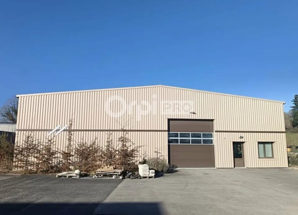 Local d’activités dans Isle à louer Photo de l’immeuble– Image 1 sur 7