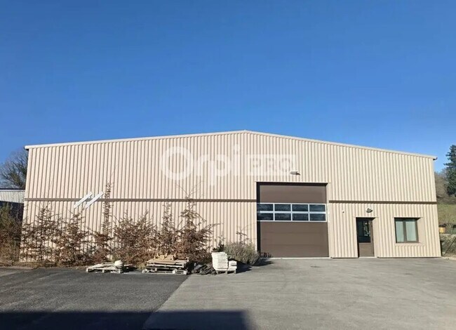 Plus de détails pour Local d'activités à louer