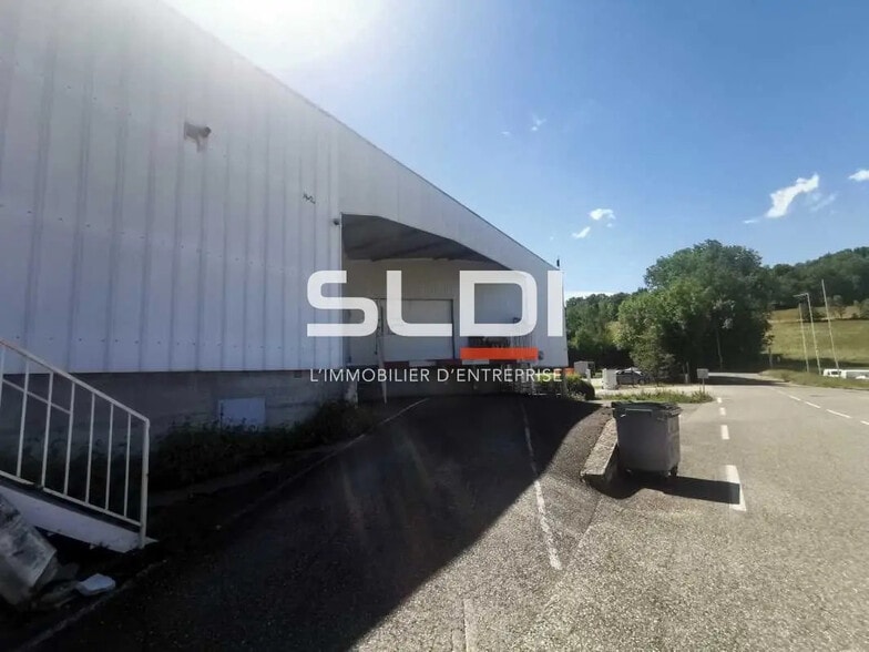 Local commercial dans Ruy-Montceau à vendre - Photo de l’immeuble – Image 2 sur 6