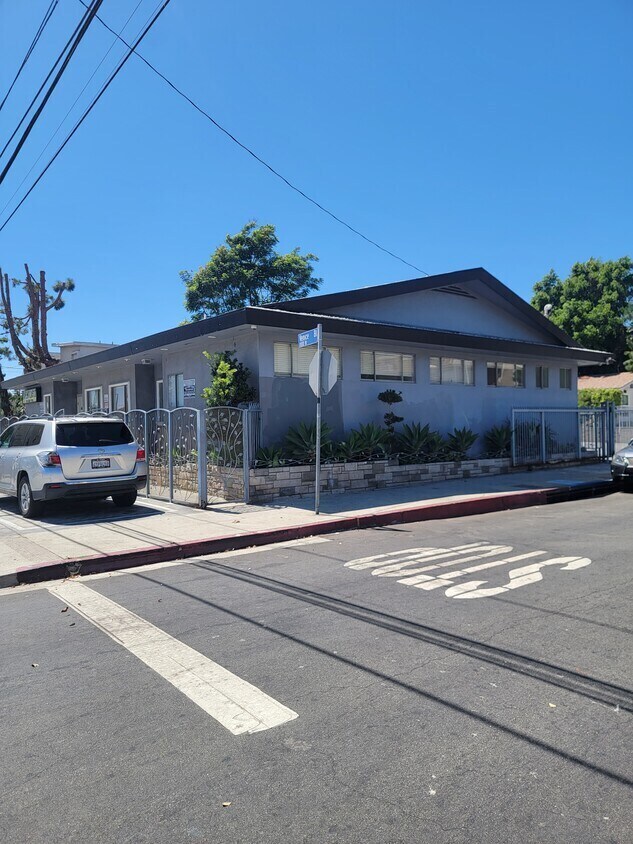 11101 Venice Blvd, Los Angeles, CA à louer Photo de l’immeuble– Image 1 sur 7