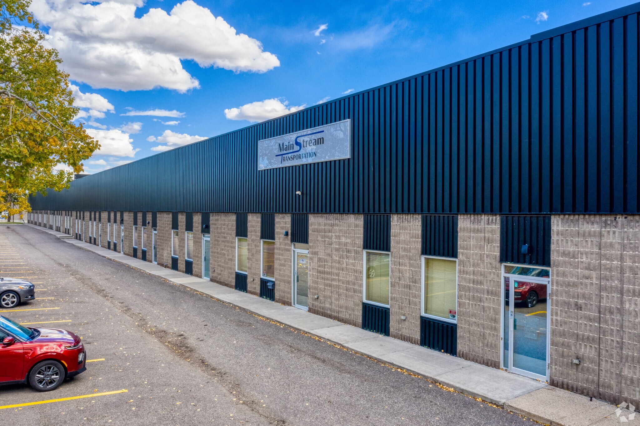 3915 78th Ave SE, Calgary, AB à louer Photo principale– Image 1 sur 7