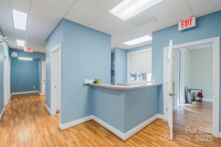 5 Park Pl W, Brevard, NC à vendre - Photo intérieure – Image 3 sur 21