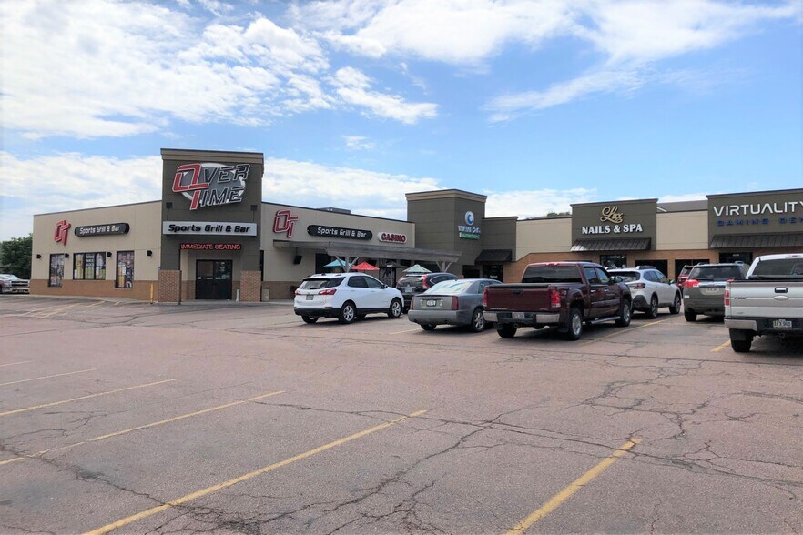 4515-4531 E 26th St, Sioux Falls, SD à louer - Photo de l’immeuble – Image 2 sur 15