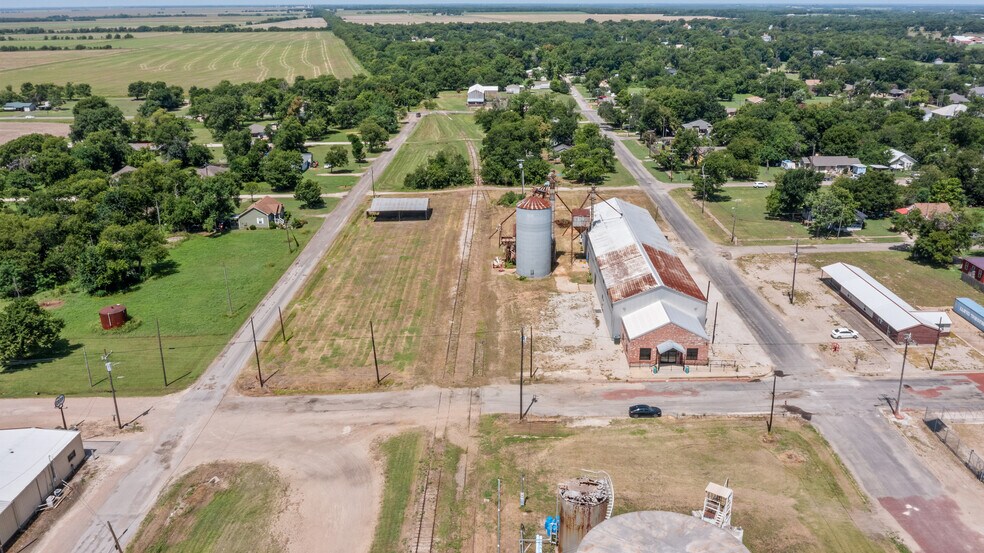 151 5th St St, Honey Grove, TX à vendre - Photo de l’immeuble – Image 3 sur 44