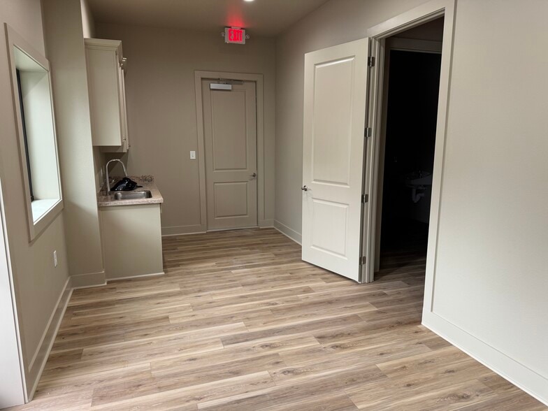 4230 S Major Dr, Beaumont, TX à louer - Photo de l’immeuble – Image 3 sur 18