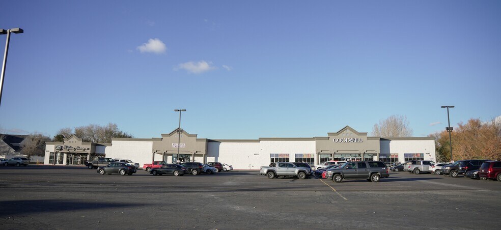 1010 W Hill Field Rd, Layton, UT à louer - Photo de l’immeuble – Image 3 sur 7