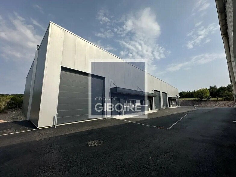 Industriel/Logistique dans Laillé à louer - Photo de l’immeuble – Image 1 sur 9