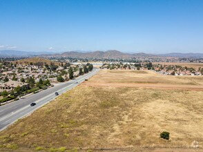 McCall Blvd, Menifee, CA - Vue aérienne vue de carte - Image1