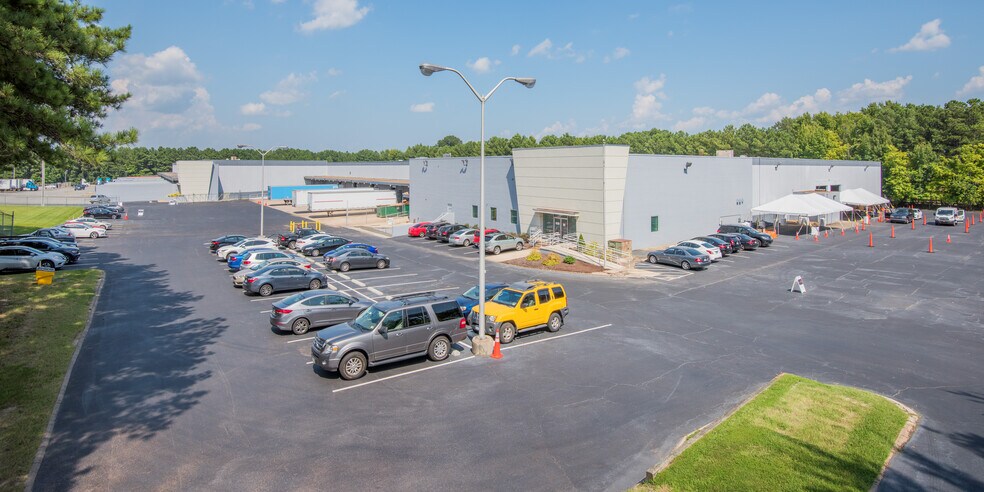 224 N Hoover Rd, Durham, NC à louer - Photo de l’immeuble – Image 2 sur 6