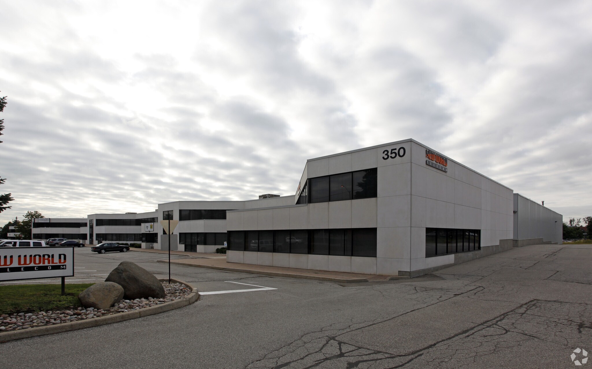 350 Britannia Rd E, Mississauga, ON à louer Photo principale– Image 1 sur 3