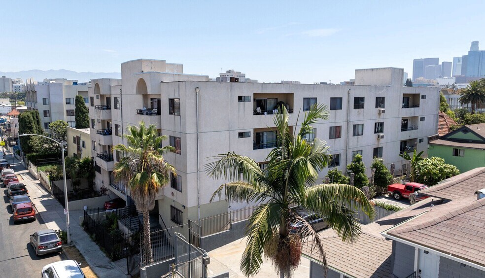 840 S Grand View St, Los Angeles, CA à vendre - Photo de l’immeuble – Image 2 sur 11