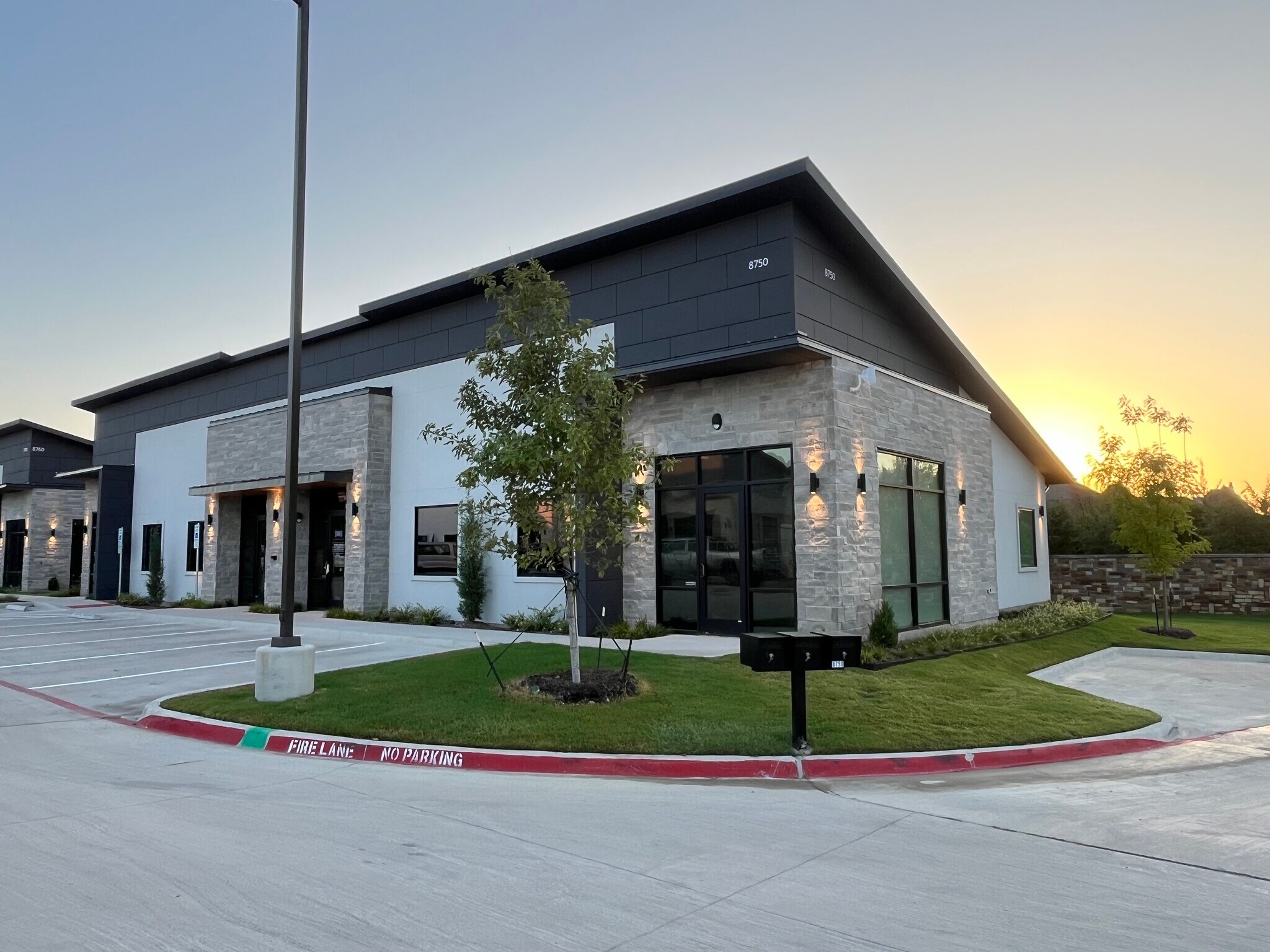 8810 Collin McKinney Pkwy, McKinney, TX à vendre Photo de l’immeuble– Image 1 sur 6