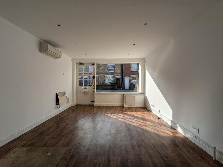 24 Guildford Park Rd, Guildford à vendre - Photo de l’immeuble – Image 3 sur 8