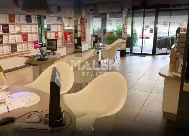 Plus de détails pour Local commercial à vendre