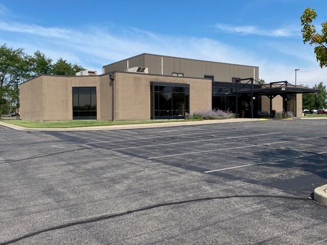 790 Creekview Dr, Columbus, IN à vendre - Photo de l’immeuble – Image 3 sur 16