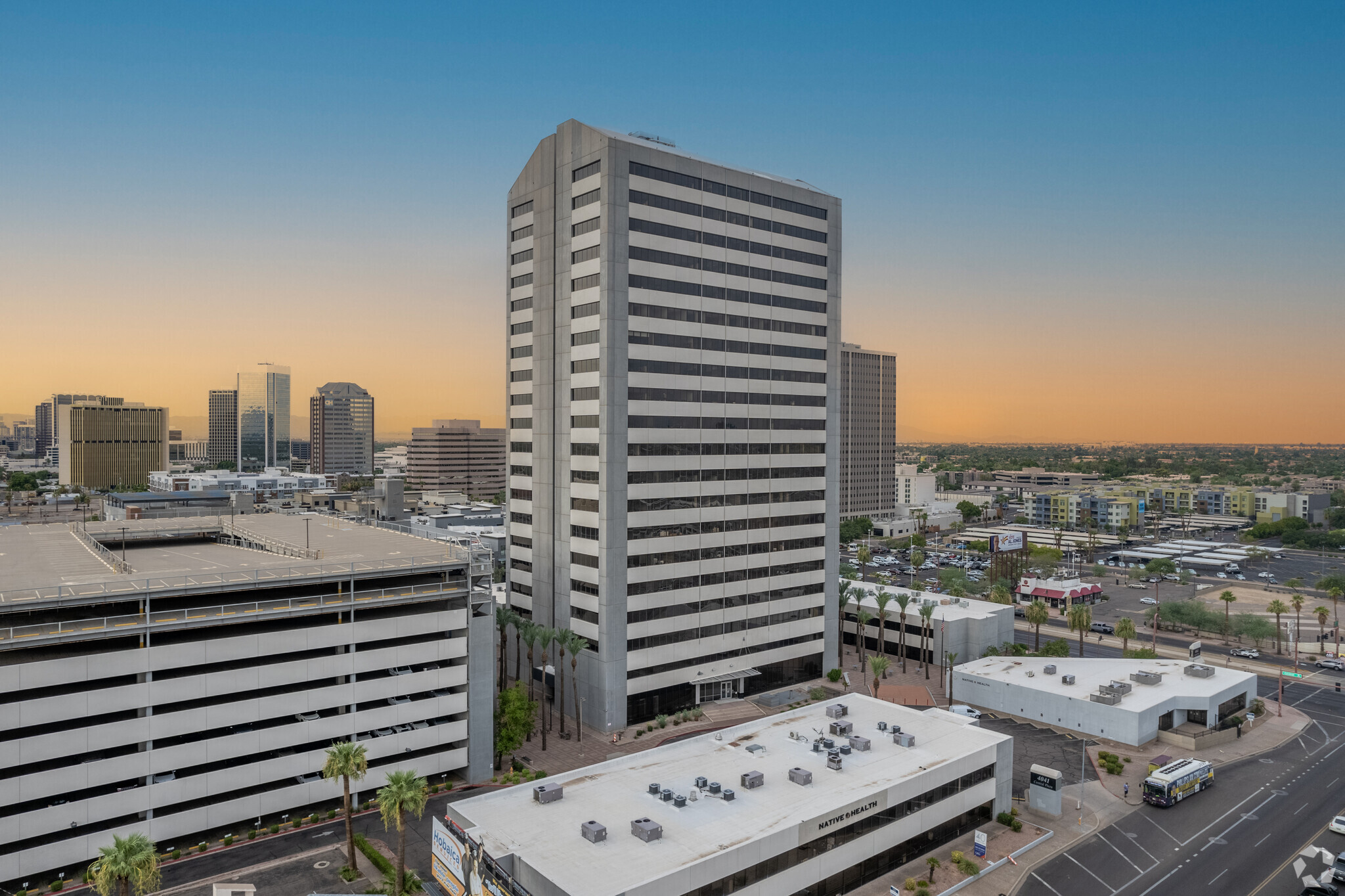 4041 N Central Ave, Phoenix, AZ à louer Photo de l’immeuble– Image 1 sur 6