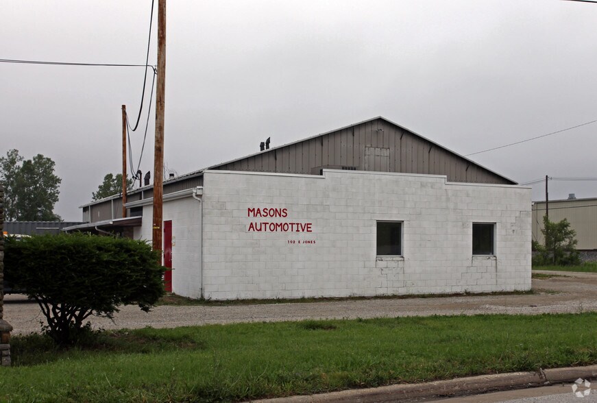 102 E Jones Rd, Fostoria, OH à vendre - Photo de l’immeuble – Image 2 sur 3