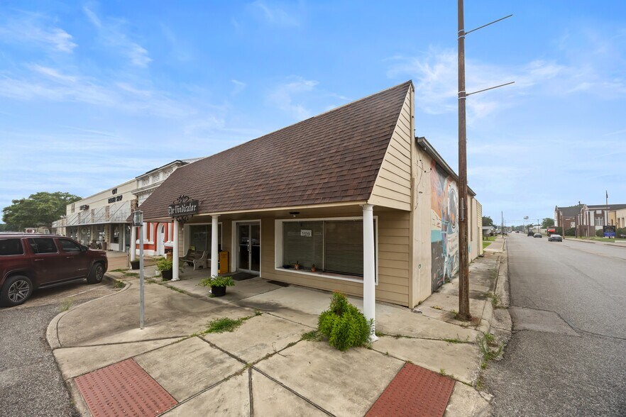 1939 Trinity St, Liberty, TX à vendre - Photo de l’immeuble – Image 2 sur 14