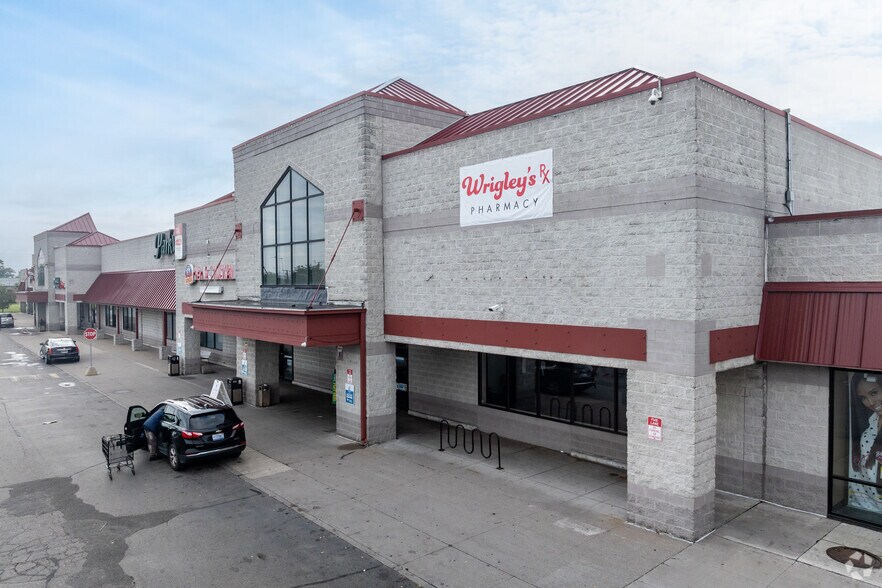 11250 E Jefferson Ave, Detroit, MI à louer - Photo de l’immeuble – Image 2 sur 7