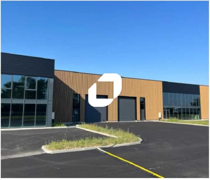 317 Rue Du Vauzel, Ambérieux à louer - Photo de l’immeuble – Image 3 sur 7