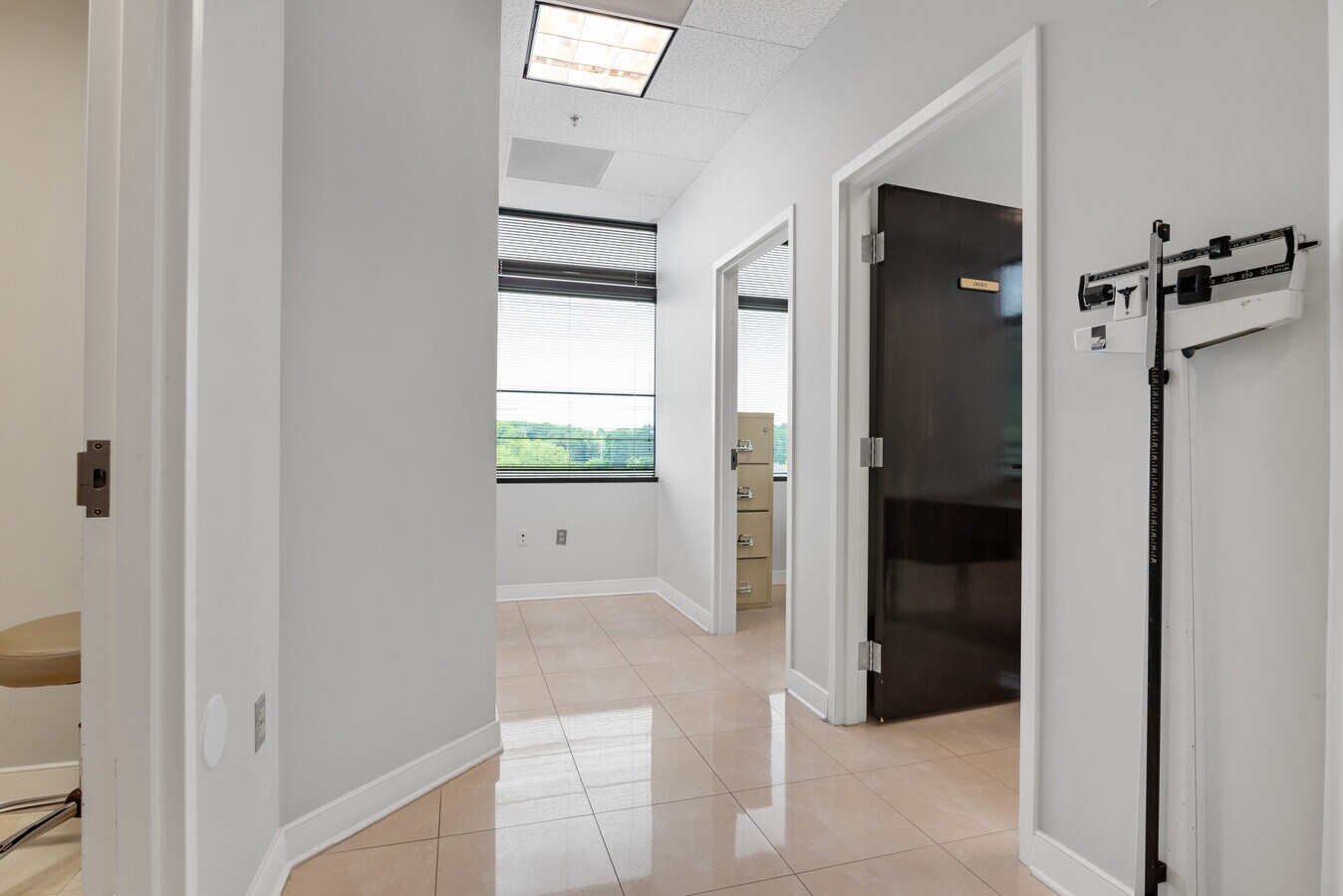 12200 Annapolis Rd, Glenn Dale, MD 20769 - Lot 233 -  - Photo intérieure - Image 1 of 5