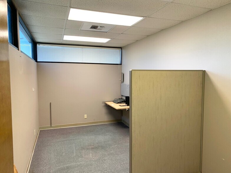 1433 E El Monte Way, Dinuba, CA à louer - Photo intérieure – Image 3 sur 5