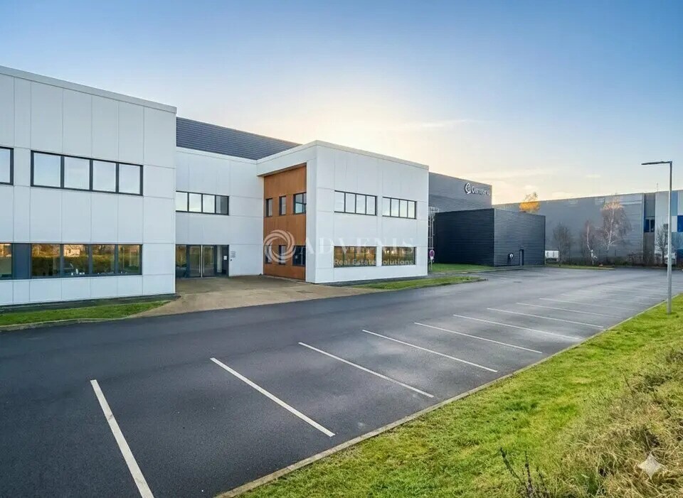 Industriel/Logistique dans Ferrières-en-Brie à louer Photo de l’immeuble– Image 1 sur 6