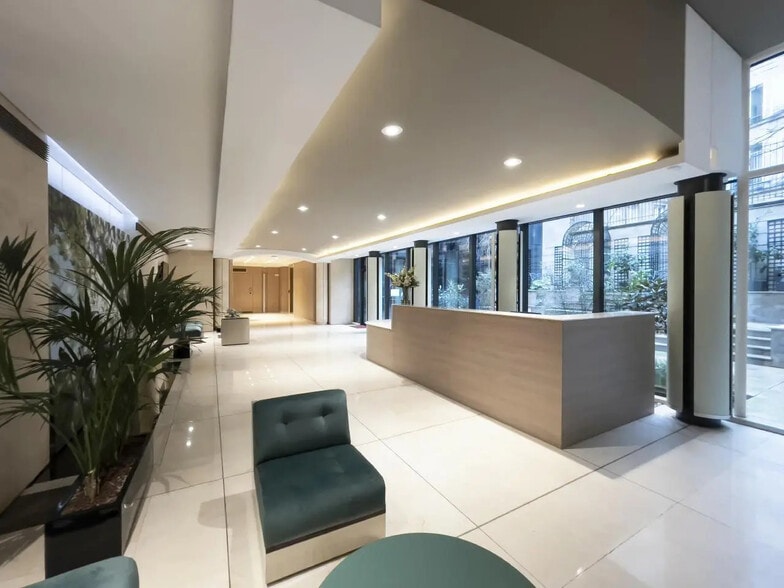 203 Rue Du Faubourg Saint-Honoré, Paris à louer - Photo de l’immeuble – Image 2 sur 24