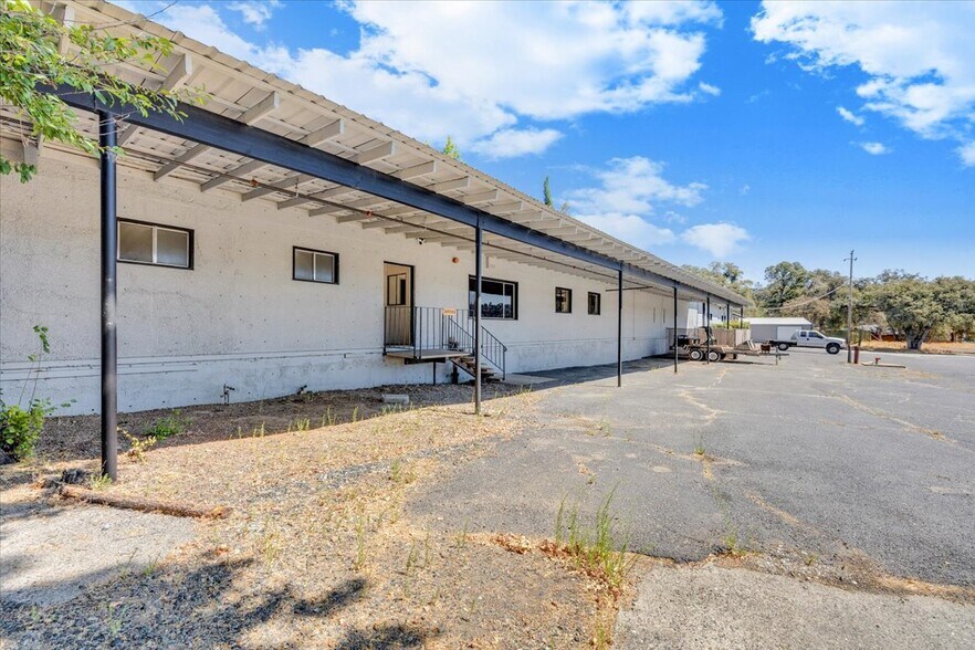 16928 Crestview Dr, Sonora, CA à louer - Photo de l’immeuble – Image 2 sur 13