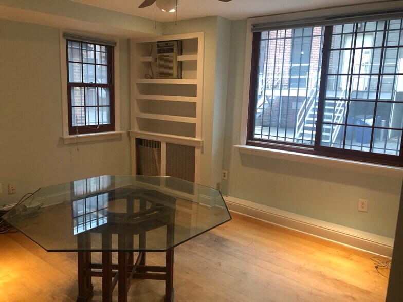 1 Saint Mathews Ct NW, Washington, DC à louer - Photo de l’immeuble – Image 2 sur 13