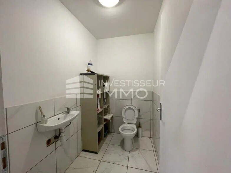 Local d'activités dans Saint-Fargeau-Ponthierry à vendre - Photo de l’immeuble – Image 3 sur 3