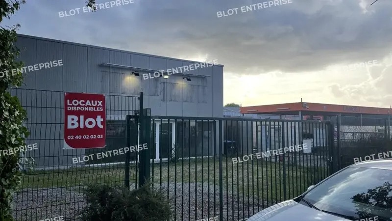 Local d’activités dans Saint-André-des-Eaux à louer - Photo de l’immeuble – Image 1 sur 12