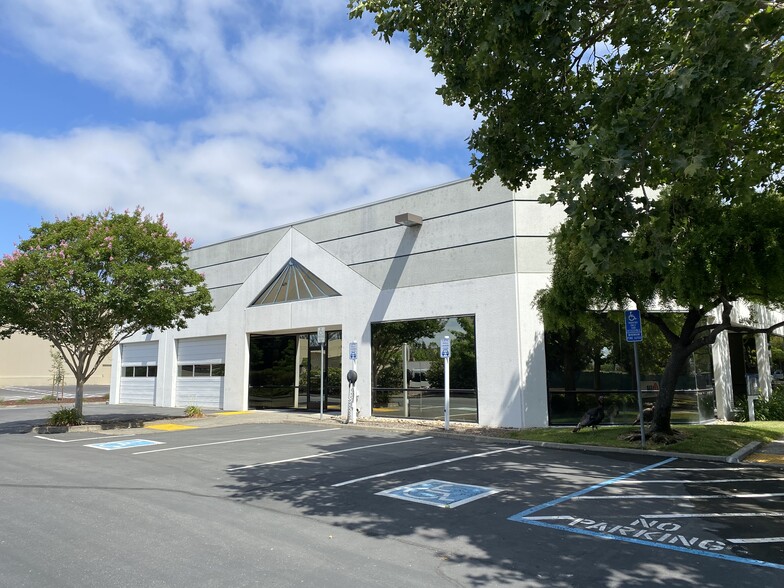 3579 Westwind Blvd, Santa Rosa, CA à louer - Photo de l’immeuble – Image 1 sur 6
