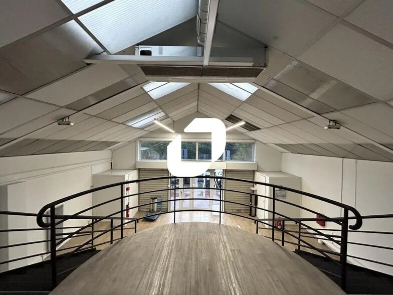 Bureau dans Joinville-le-Pont à louer - Photo de l’immeuble – Image 2 sur 10