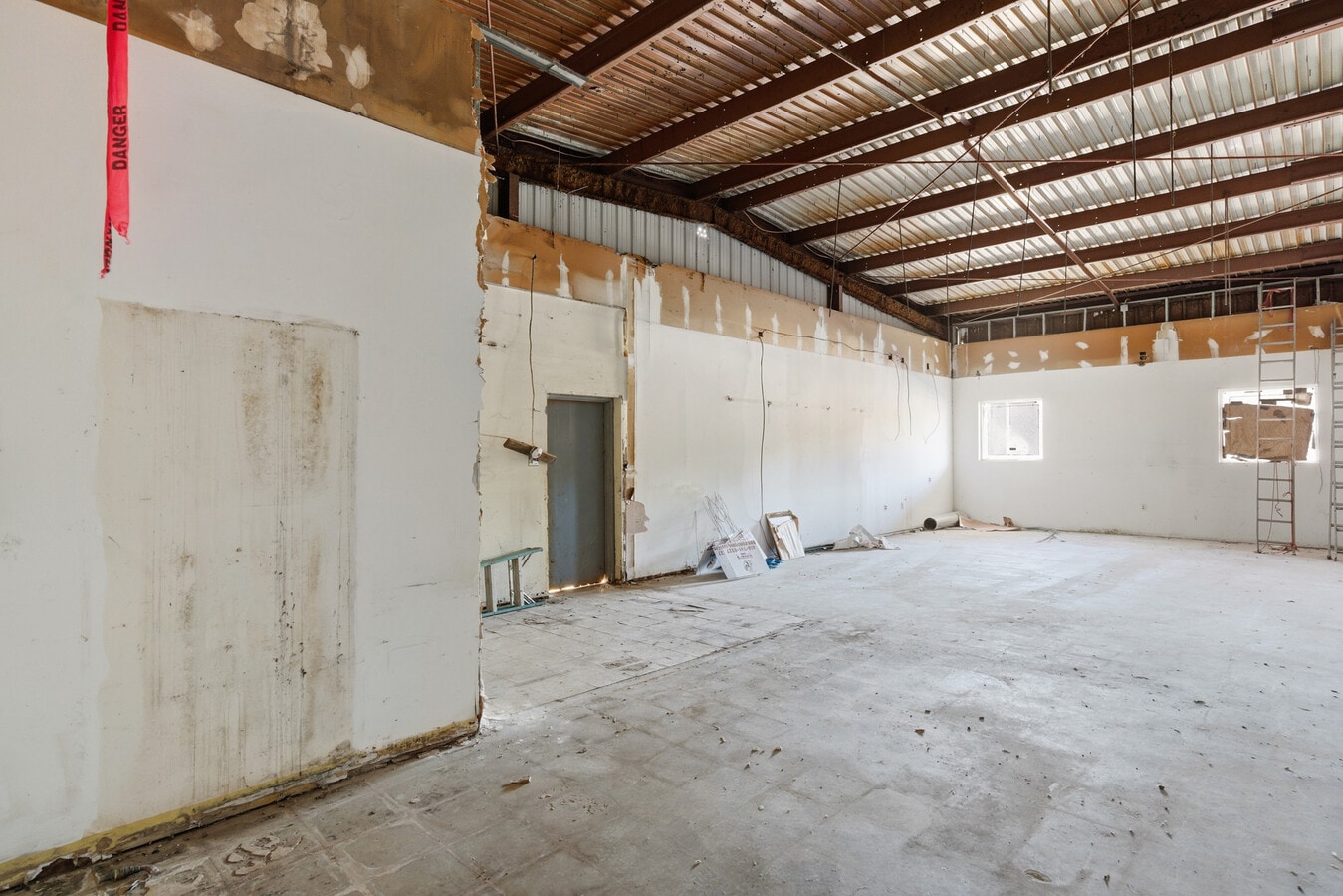 5472-5486 Southern Maryland Blvd, Lothian, MD 20711 - Lot 1 -  - Photo intérieure - Image 1 of 8