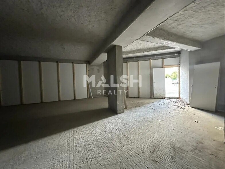 Local commercial dans Villefranche-sur-Saône à louer - Photo intérieure – Image 2 sur 4