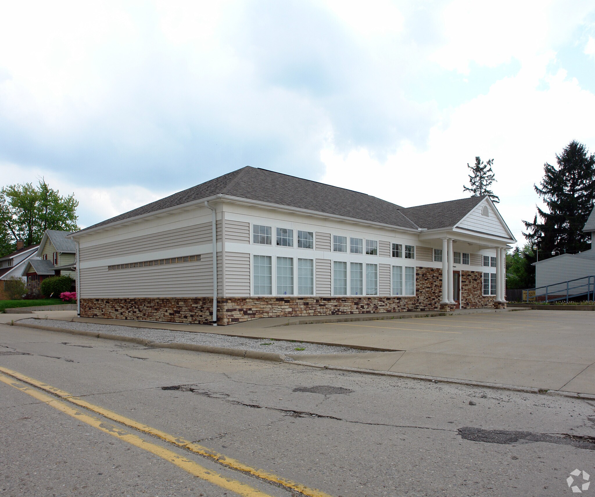 1410-1420 W State St, Alliance, OH à vendre Photo principale– Image 1 sur 12