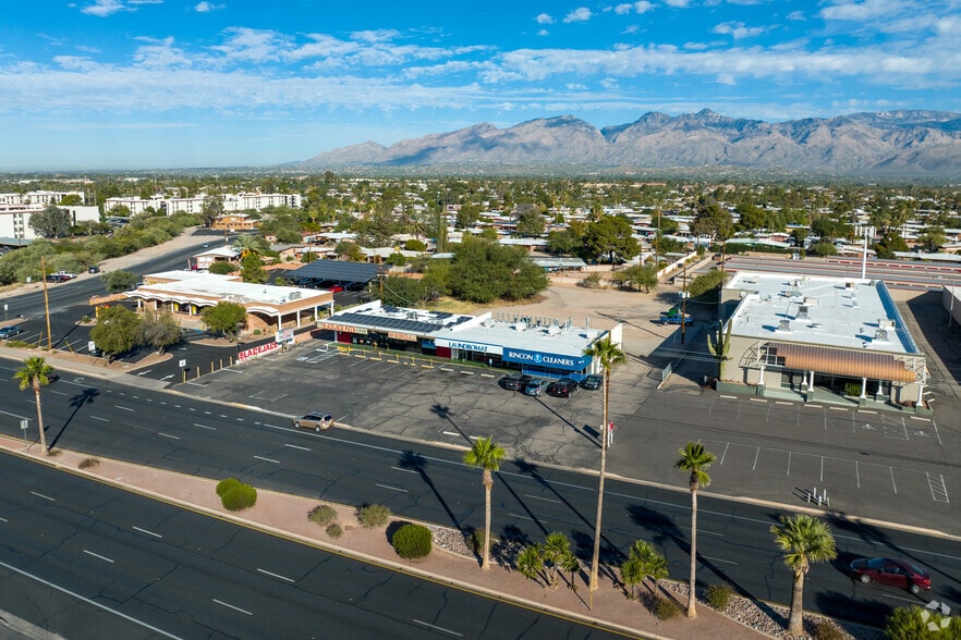 8321 E Broadway Blvd, Tucson, AZ à louer - Aérien – Image 2 sur 5