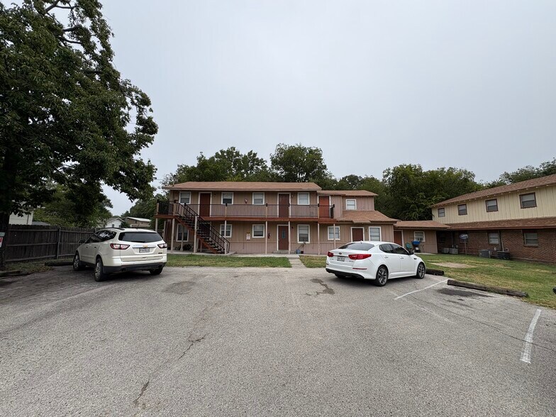 1014 S Waco St, Weatherford, TX à vendre - Photo de l’immeuble – Image 2 sur 25