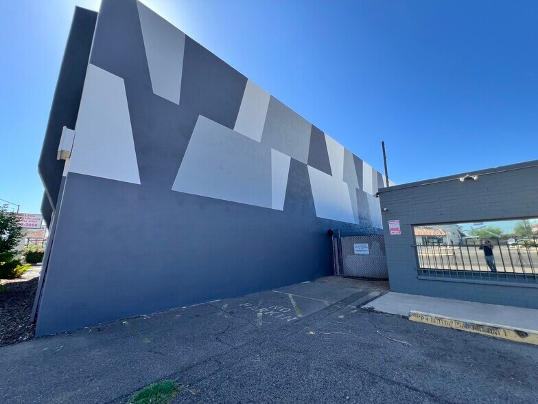 2841 E Bell Rd, Phoenix, AZ à louer - Photo de l’immeuble – Image 3 sur 8