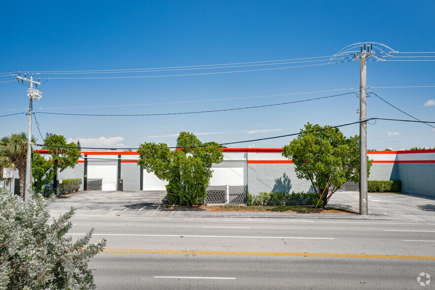1610-1614 S Dixie Hwy, Pompano Beach, FL à louer - Photo de l’immeuble – Image 3 sur 12