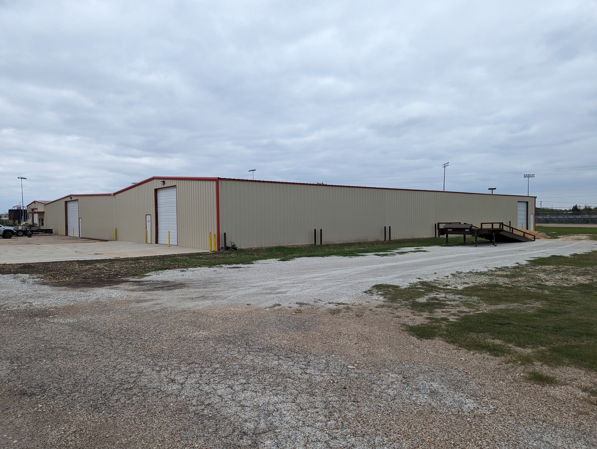 704 Frank St, Hewitt, TX à louer Photo de l’immeuble– Image 1 sur 1