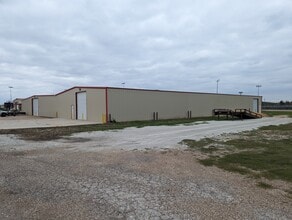 704 Frank St, Hewitt, TX à louer Photo de l’immeuble– Image 1 sur 1
