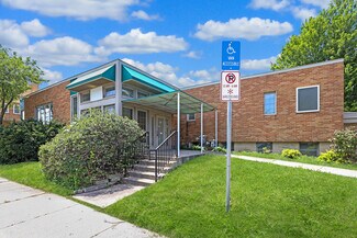 Plus de détails pour 321 E 3rd St N, Newton, IA - Bureau à vendre