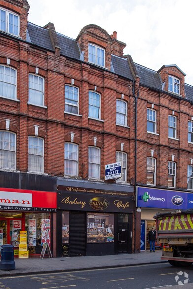 107 Putney High St, Londres à louer - Photo de l’immeuble – Image 2 sur 4