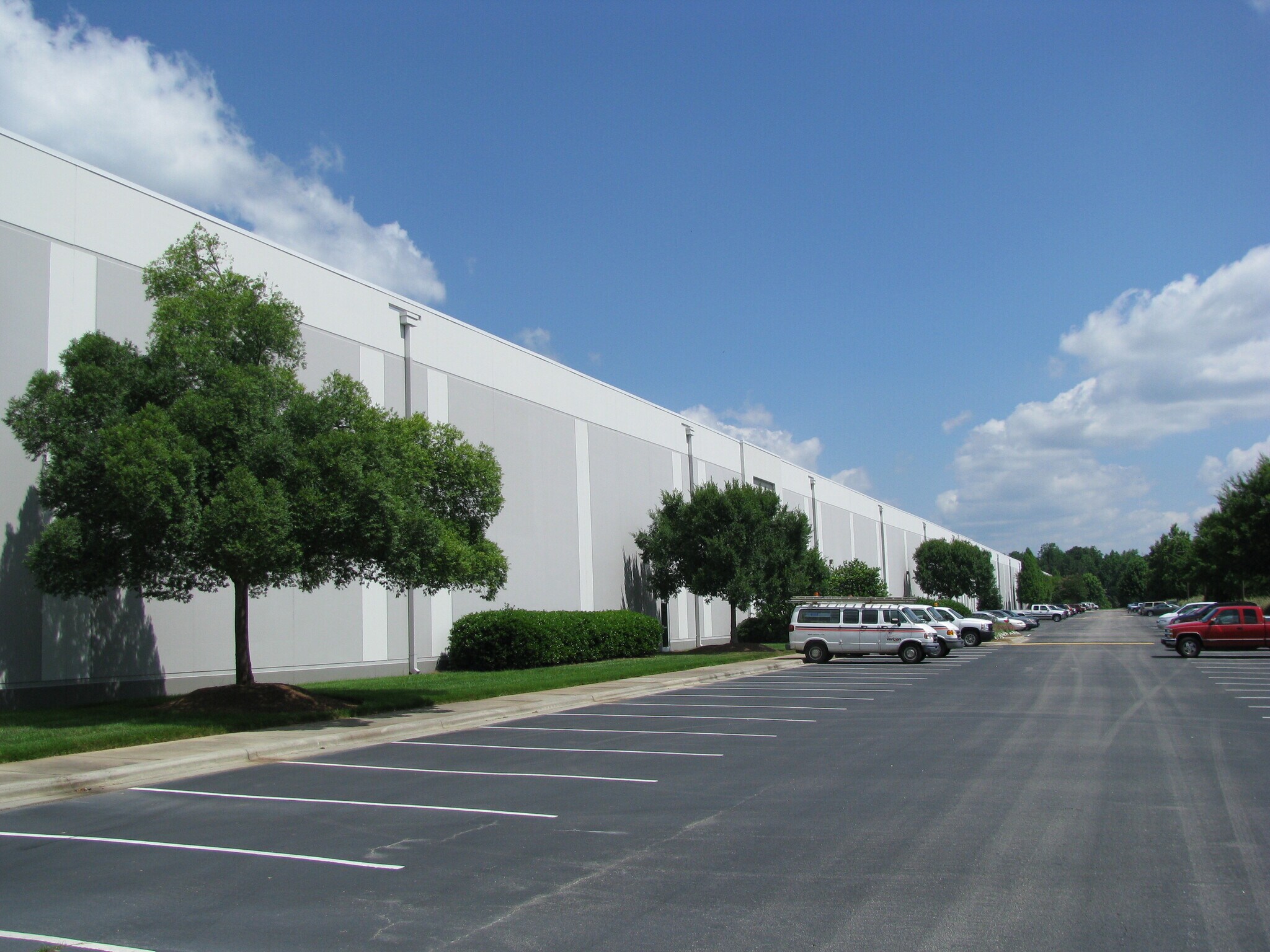2520-2528 S Tri-Center Blvd, Durham, NC à louer Photo de l’immeuble– Image 1 sur 16